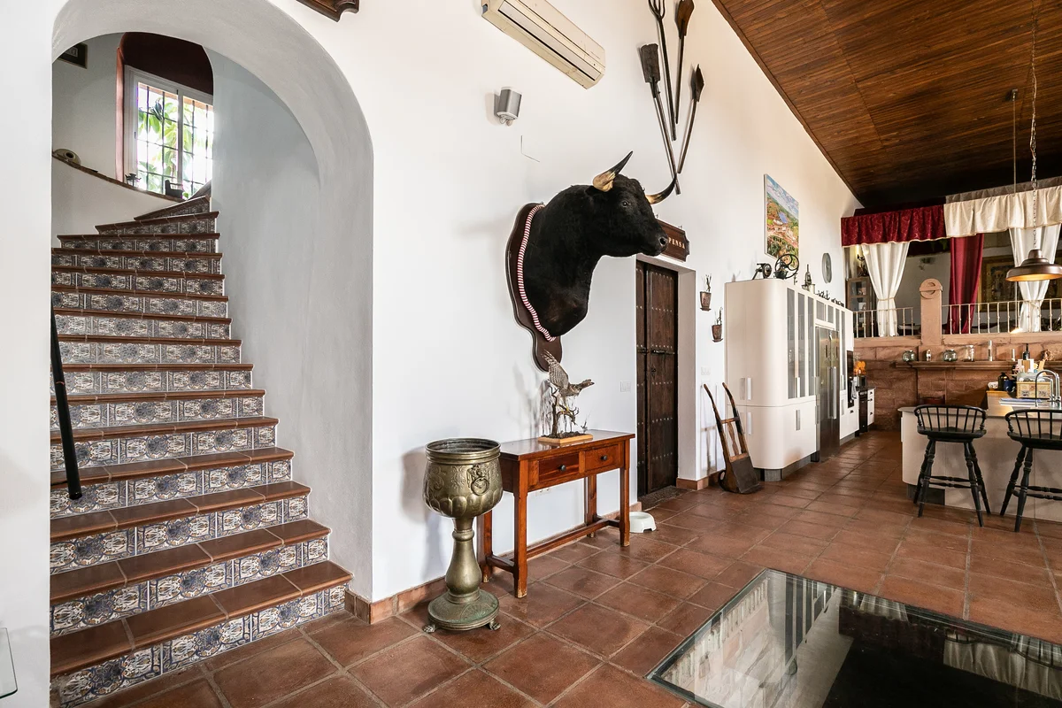 El Molino Estate Library